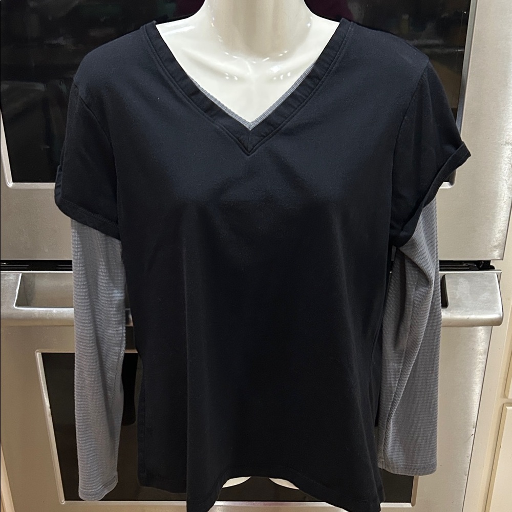 Danskin Black V-Neck Short Sleeve Top